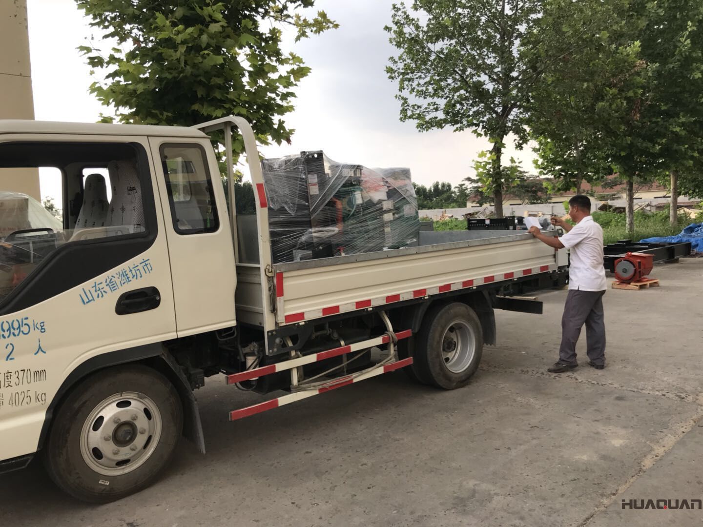 一臺(tái)HQ50GF標(biāo)配型柴油發(fā)電機(jī)組于7月16號發(fā)往內(nèi)蒙古自治區(qū)