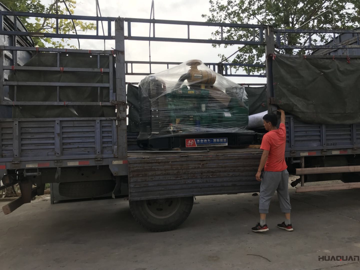 一臺(tái)HQ300GF標(biāo)配型柴油發(fā)電機(jī)組于7月16號發(fā)往內(nèi)蒙古自治區(qū)