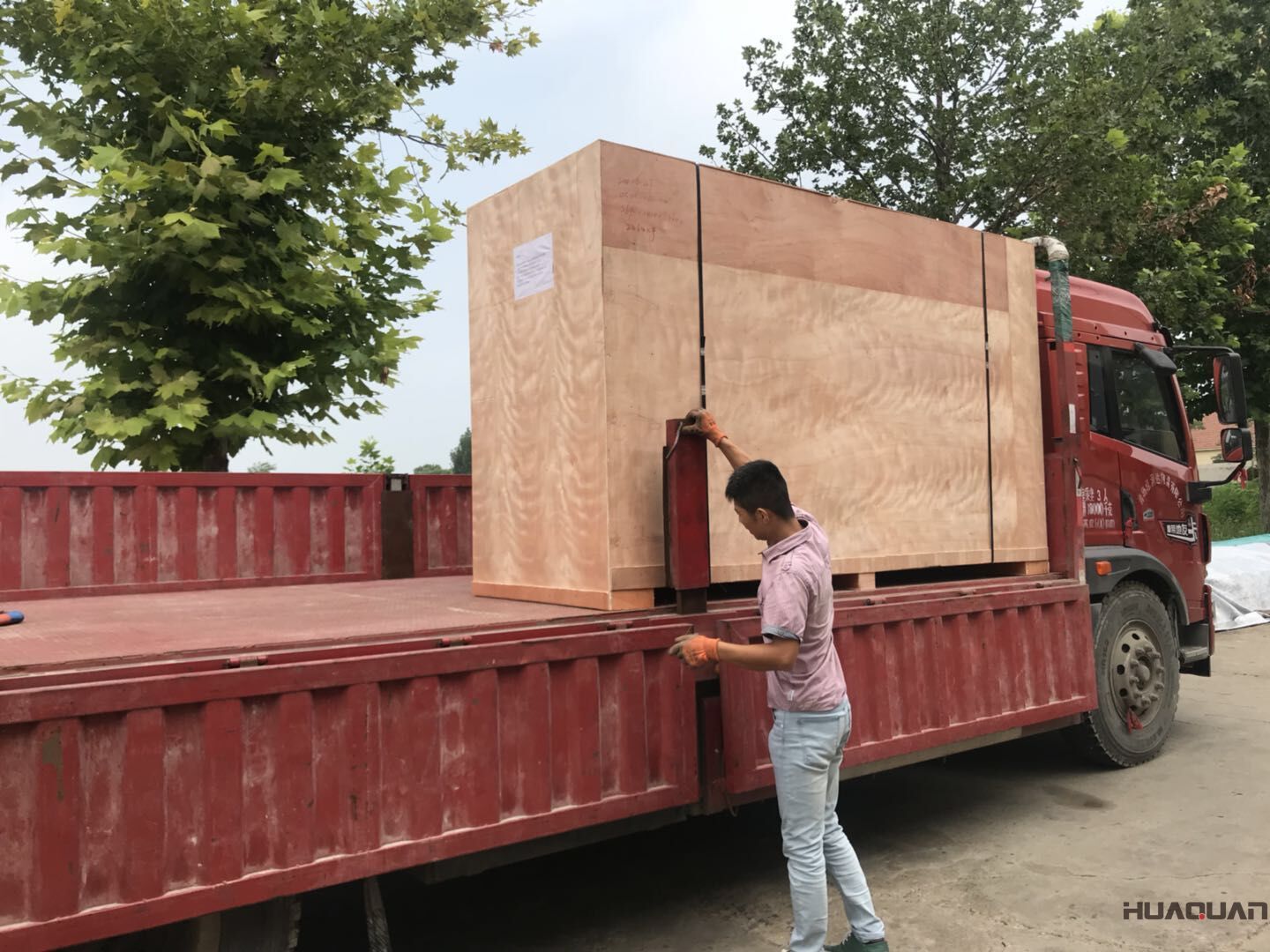 7月24號一臺(tái)HQ100GF標(biāo)配型柴油發(fā)電機(jī)組發(fā)往山西