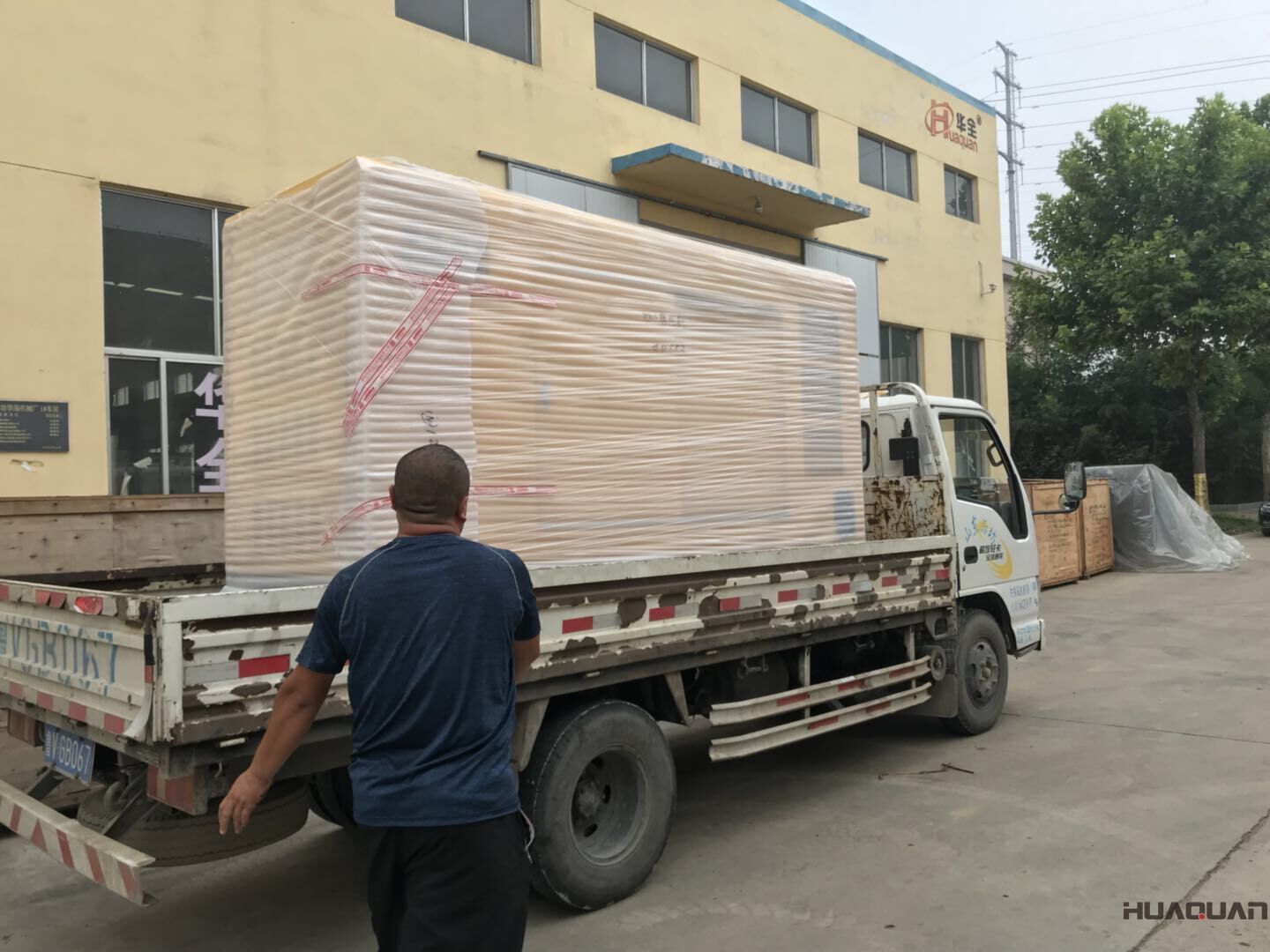 一臺80kw靜音箱柴油發電機組于8月17日順利發往山西省