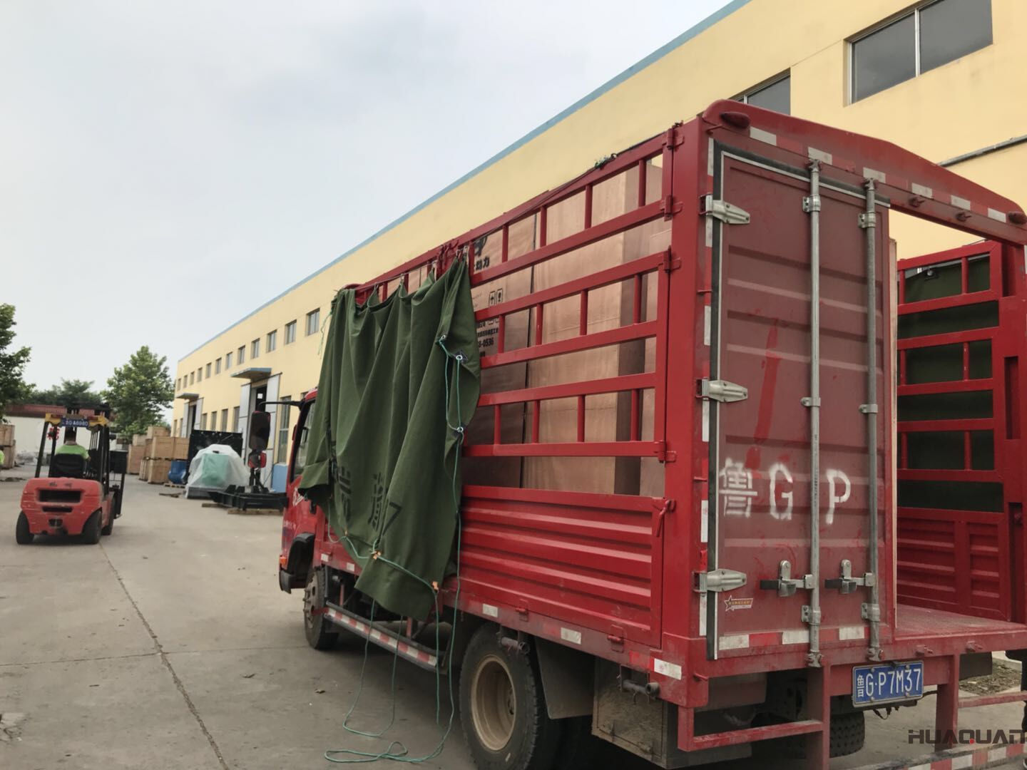 河南省翟先生訂制的400kw自動化柴油發電機組已于8月2日順利發出