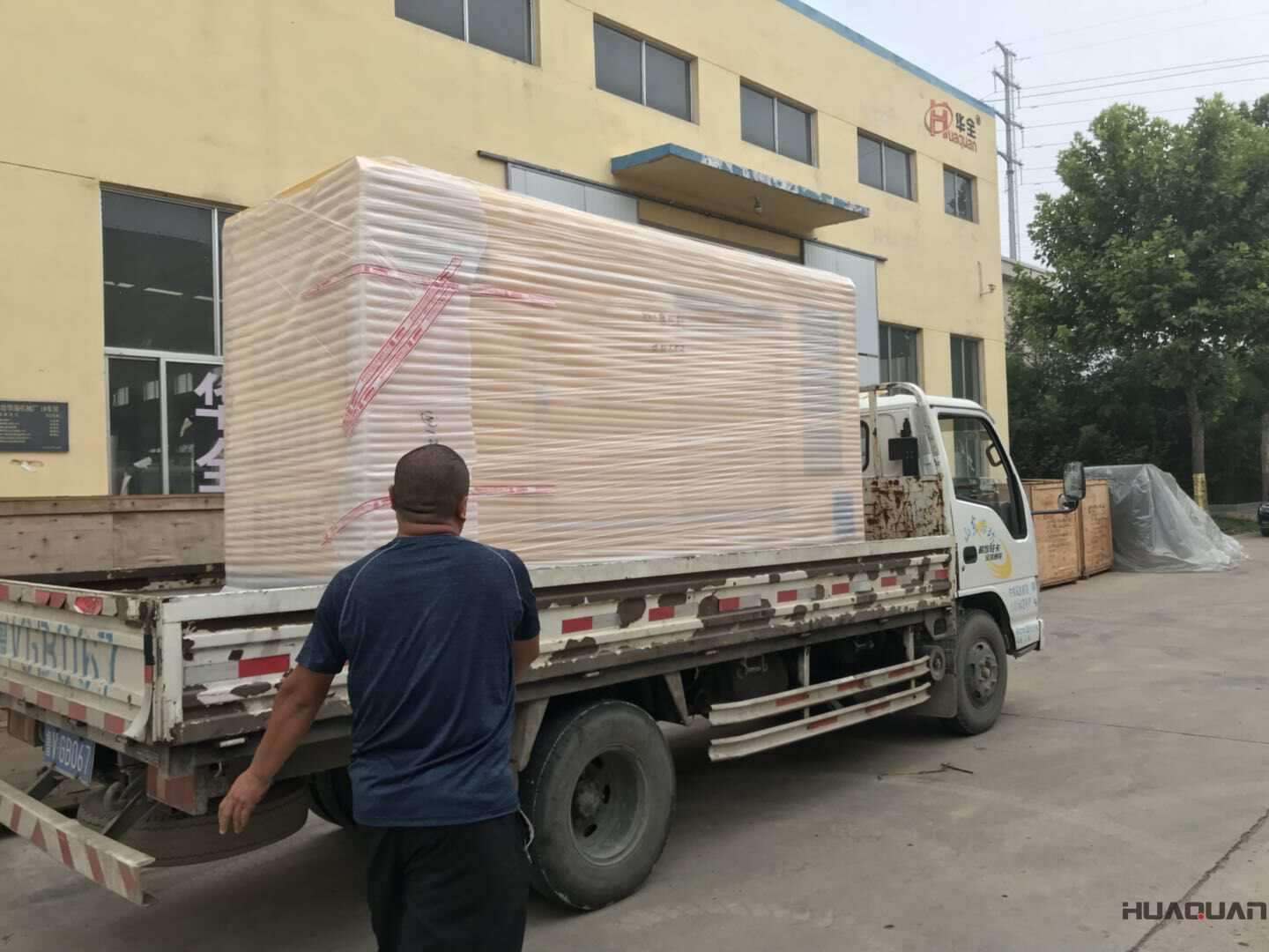 一臺(tái)75kw靜音箱型柴油發(fā)電機(jī)組于9月7日發(fā)往遼寧