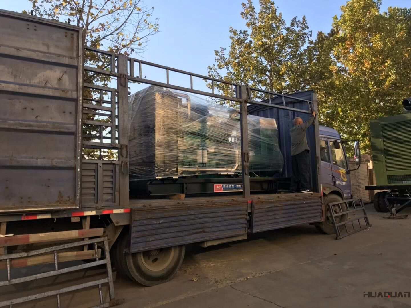 10月18日，一臺650kw自動化柴油發(fā)電機組從華全動力順利發(fā)往黑龍江