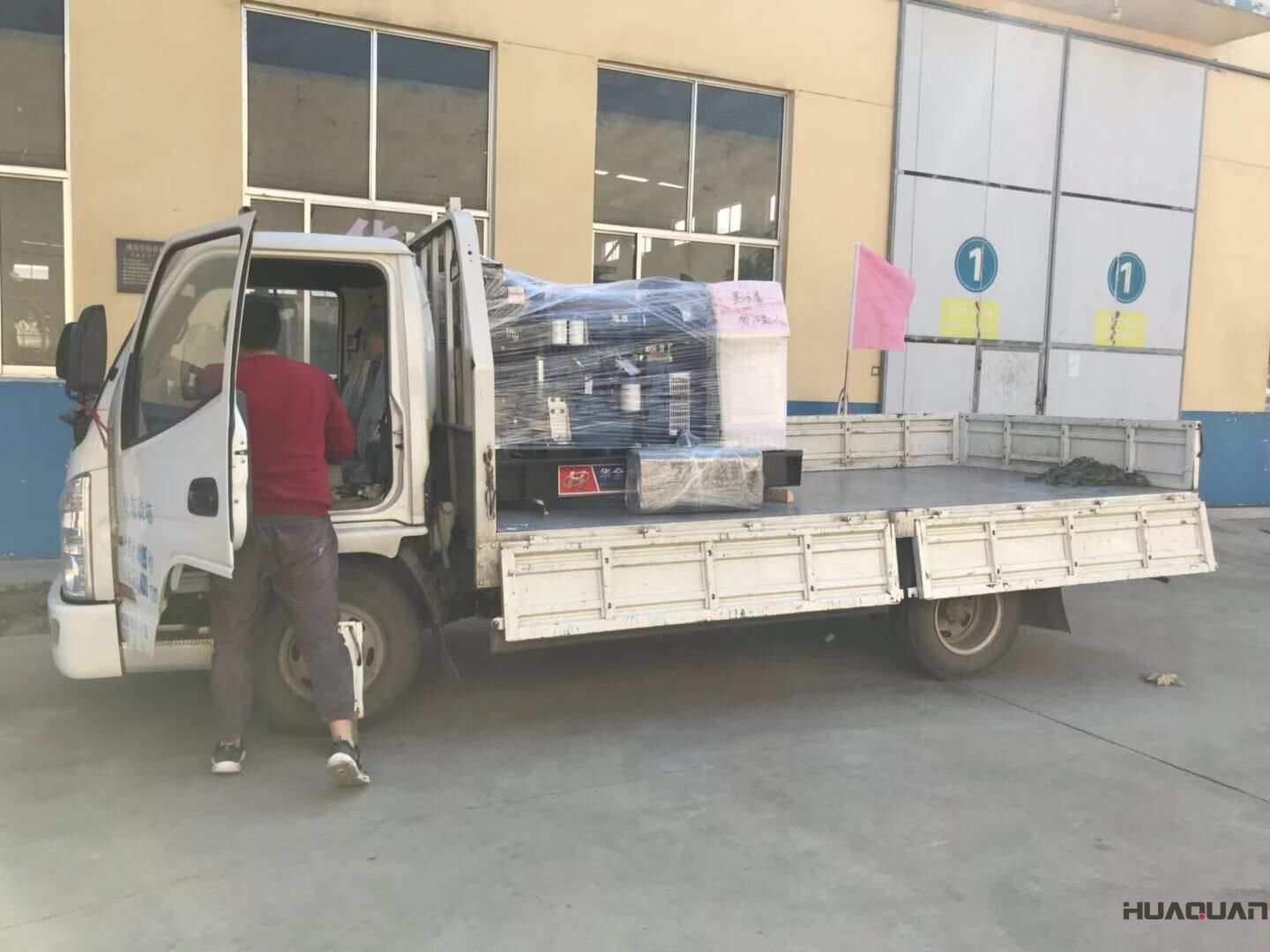 一臺40kw標(biāo)配柴油發(fā)電機(jī)組于10月20日從華全動力順利發(fā)往廣東