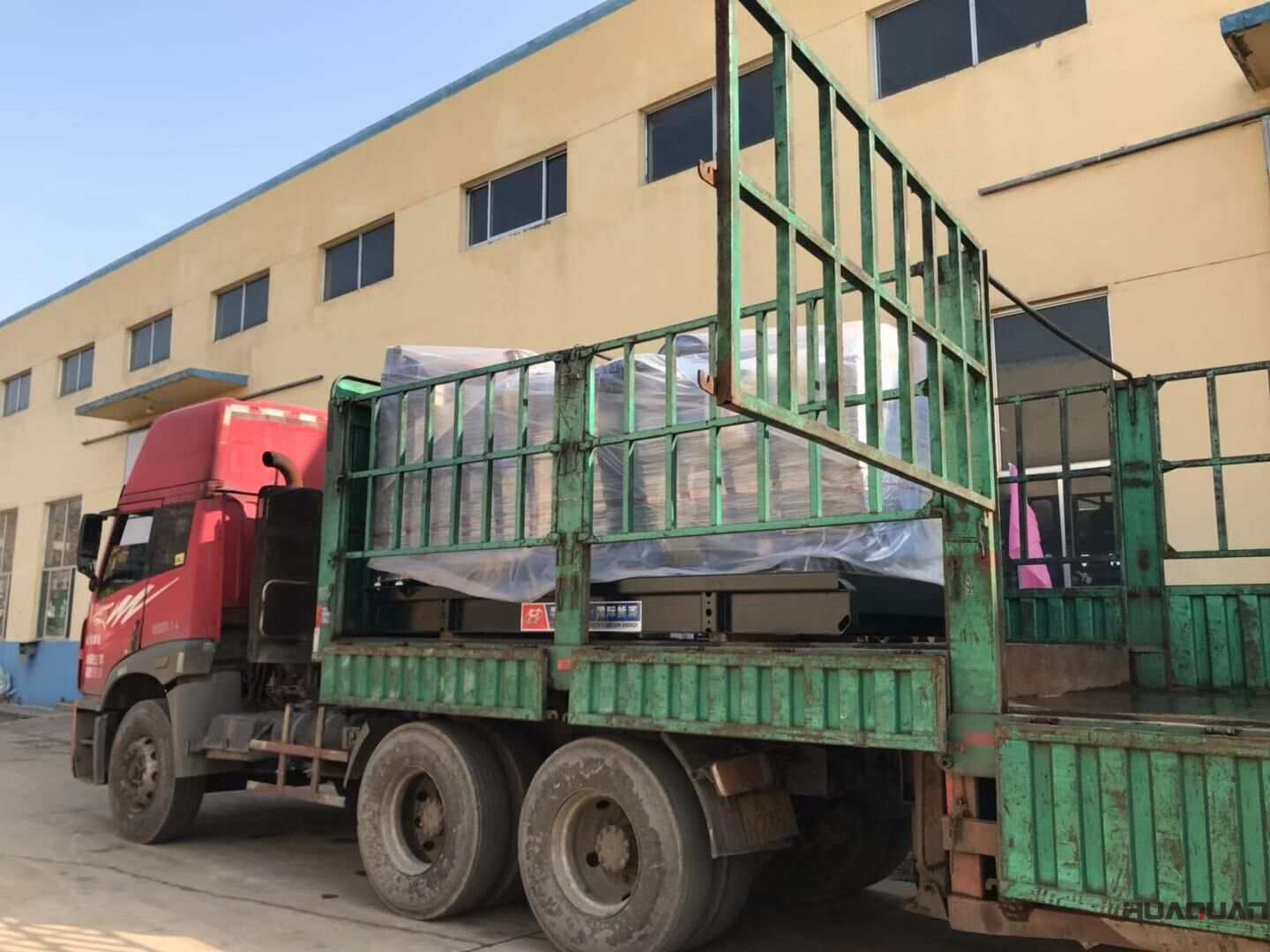 上海李先生從華全動力采購了一臺400kw自動化柴油發(fā)電機組，如今已于11月9日成功發(fā)往目的地