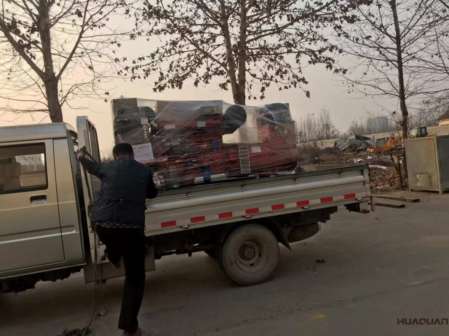 解先生在11月14日從華全動力訂購了一臺50kw標配柴油發(fā)電機組，現(xiàn)在已經(jīng)成功發(fā)往山東省