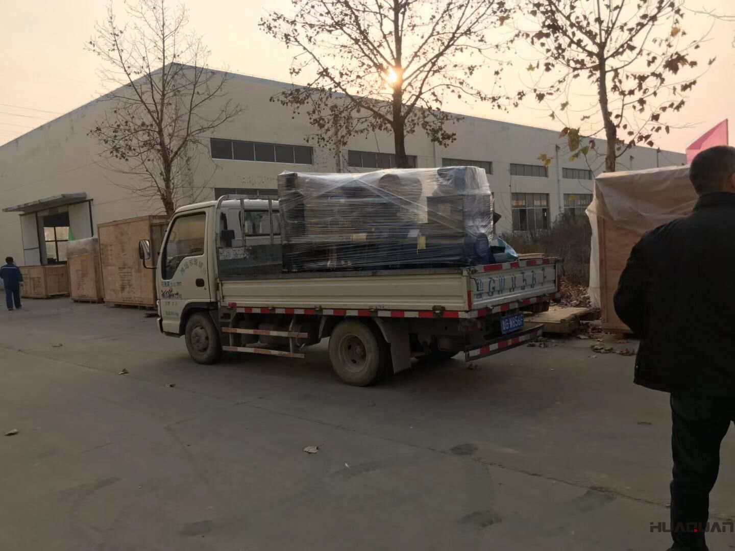 一臺150kw標配柴油發電機組于11月20日從華全動力順利發往山東省