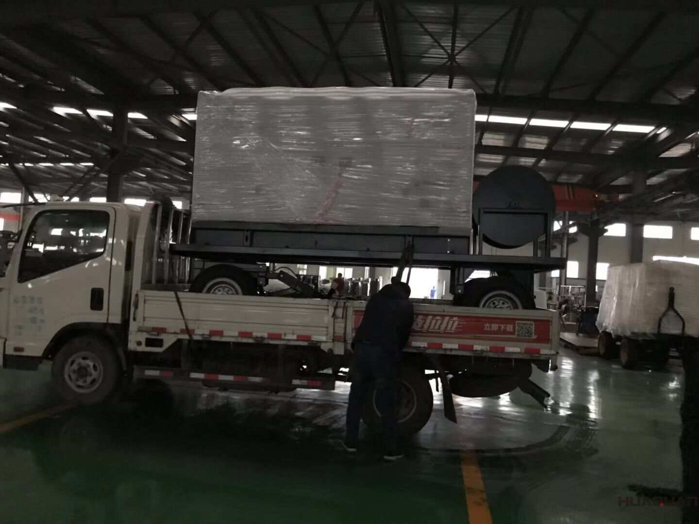 11月28日，葉先生從華全動力訂購的一臺120kw移動靜音拖車柴油發(fā)電機組現(xiàn)已成功發(fā)往遼寧省