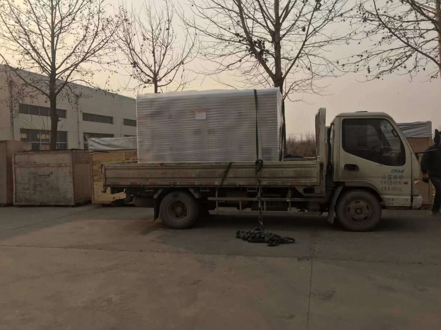 李先生從華全動(dòng)力采購(gòu)的一臺(tái)100kw靜音箱柴油發(fā)電機(jī)組已于1月3日順利發(fā)往河北省