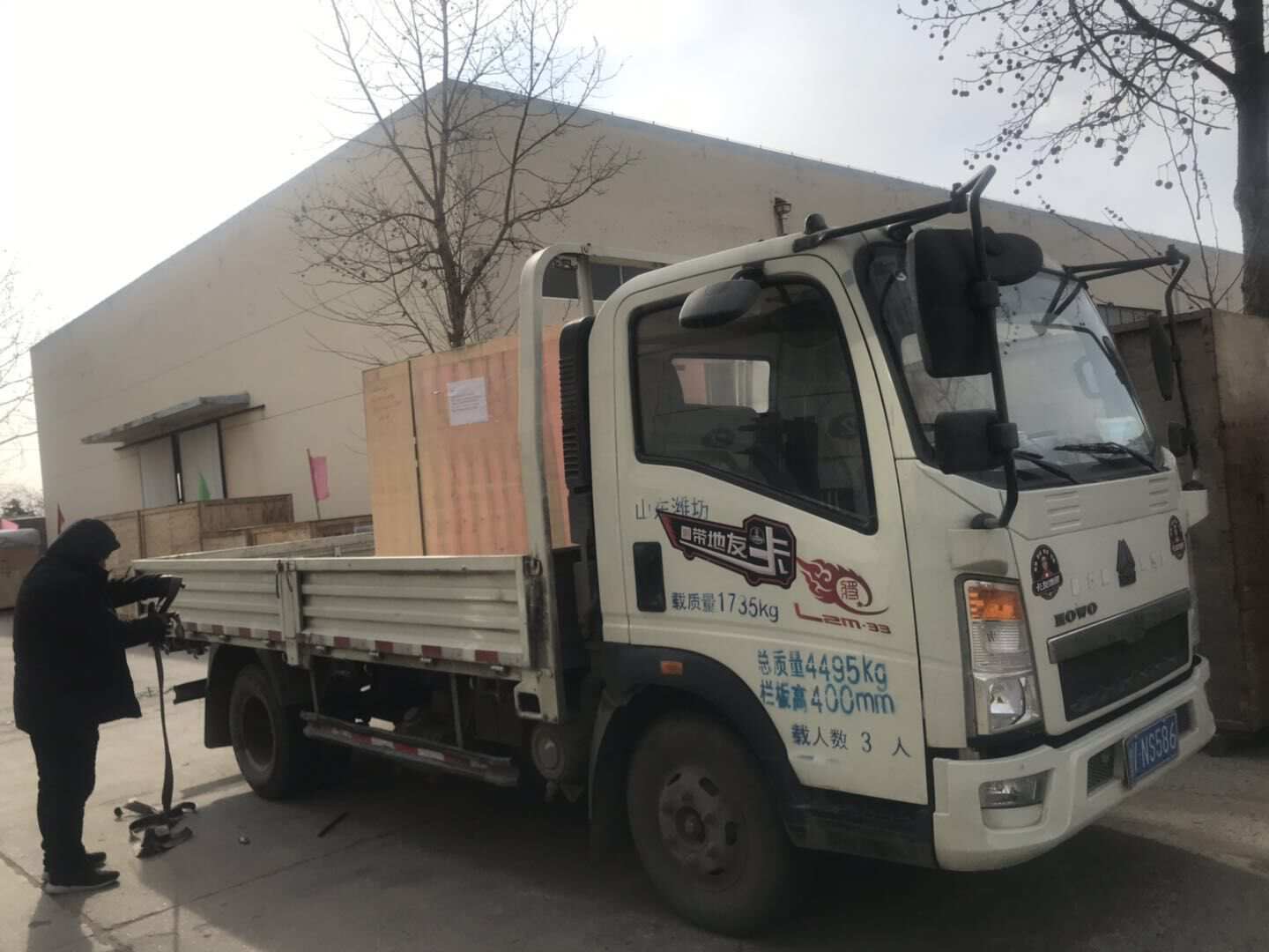 1月8日，薛先生從華全動(dòng)力采購(gòu)的50kw移動(dòng)拖車柴油發(fā)電機(jī)組現(xiàn)已成功發(fā)往福建省