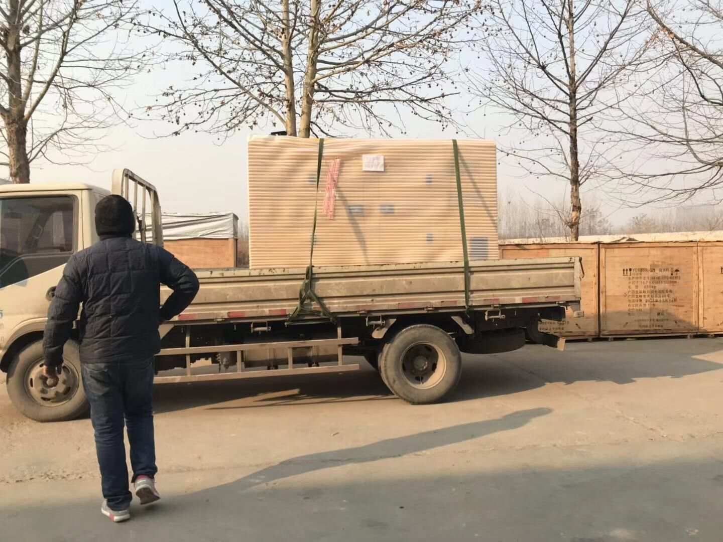 華全動(dòng)力一臺30kw靜音箱柴油發(fā)電機(jī)組于1月15日成功發(fā)往山東省