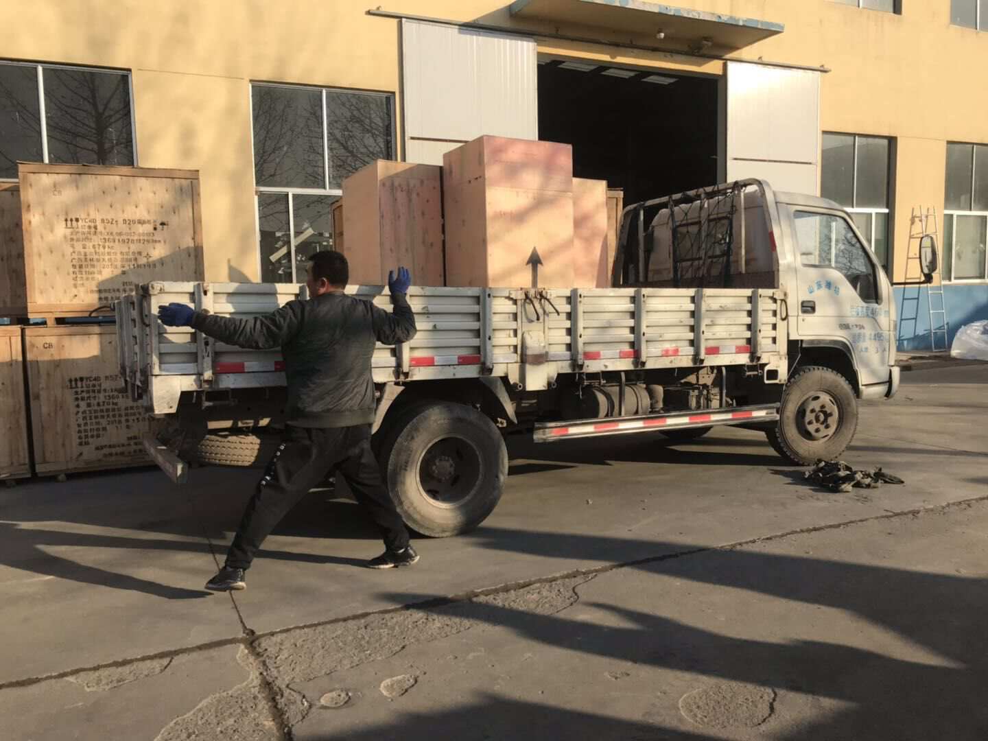 1月22日，隋先生從華全動力采購的150kw標(biāo)配柴油發(fā)電機組已成功發(fā)往遼寧省